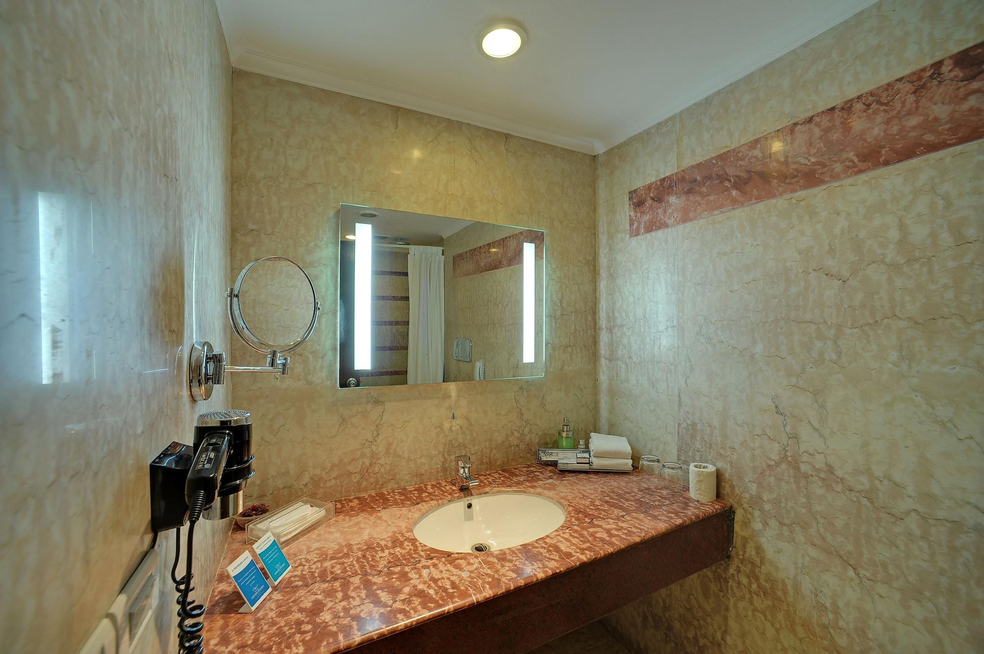 Royal Sarovar Portico Siliguri Exterior foto