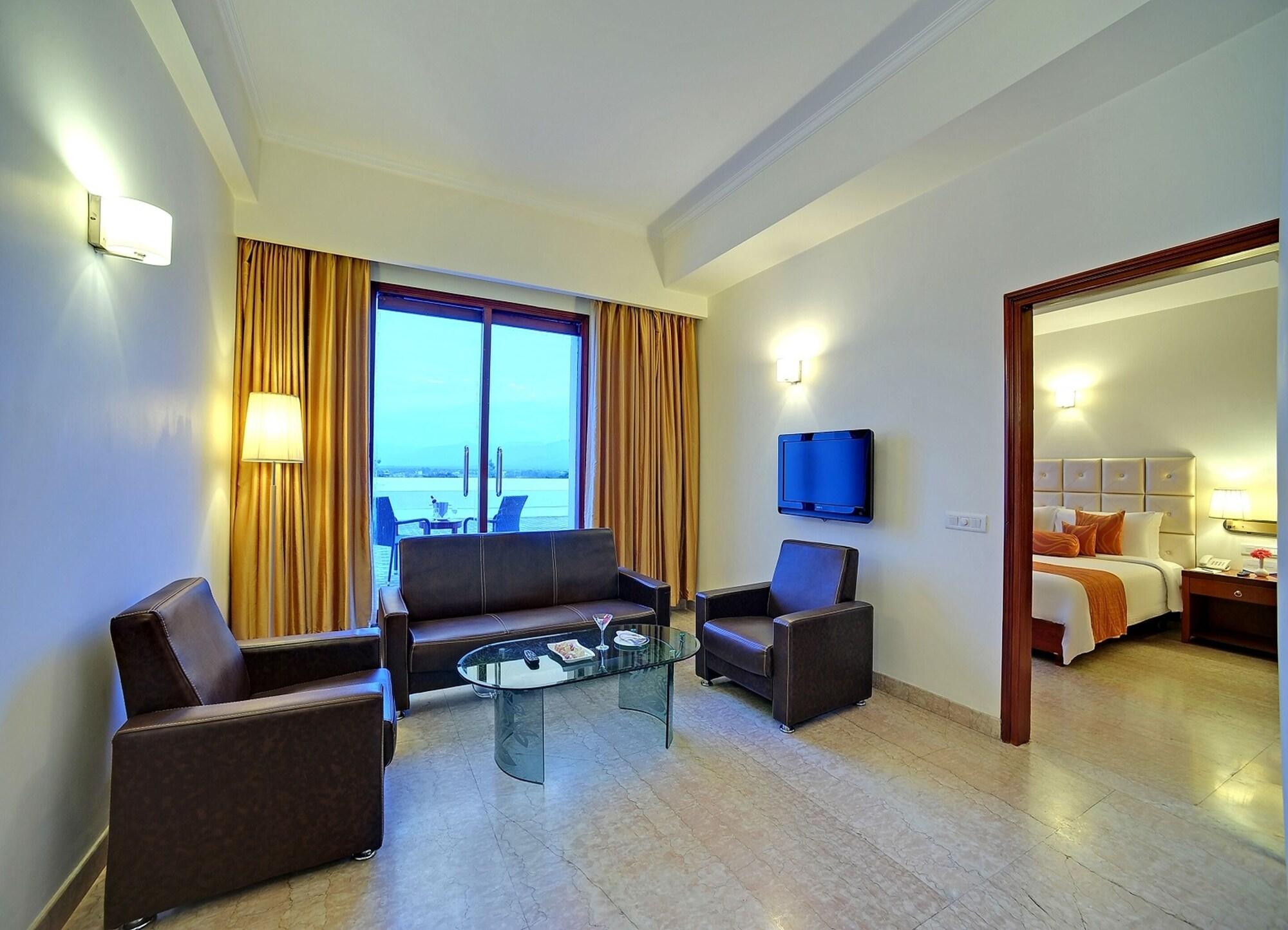 Royal Sarovar Portico Siliguri Exterior foto
