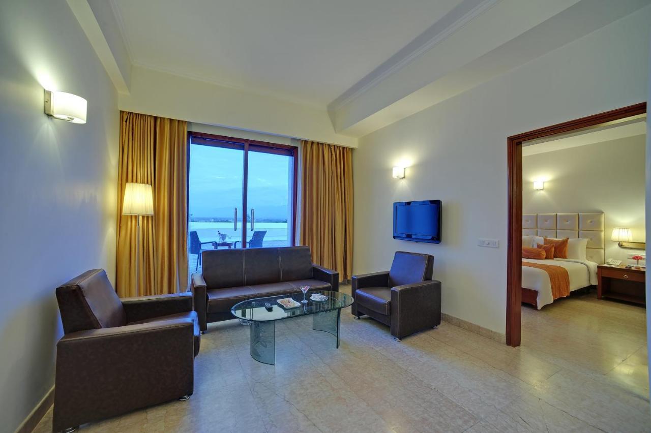 Royal Sarovar Portico Siliguri Exterior foto