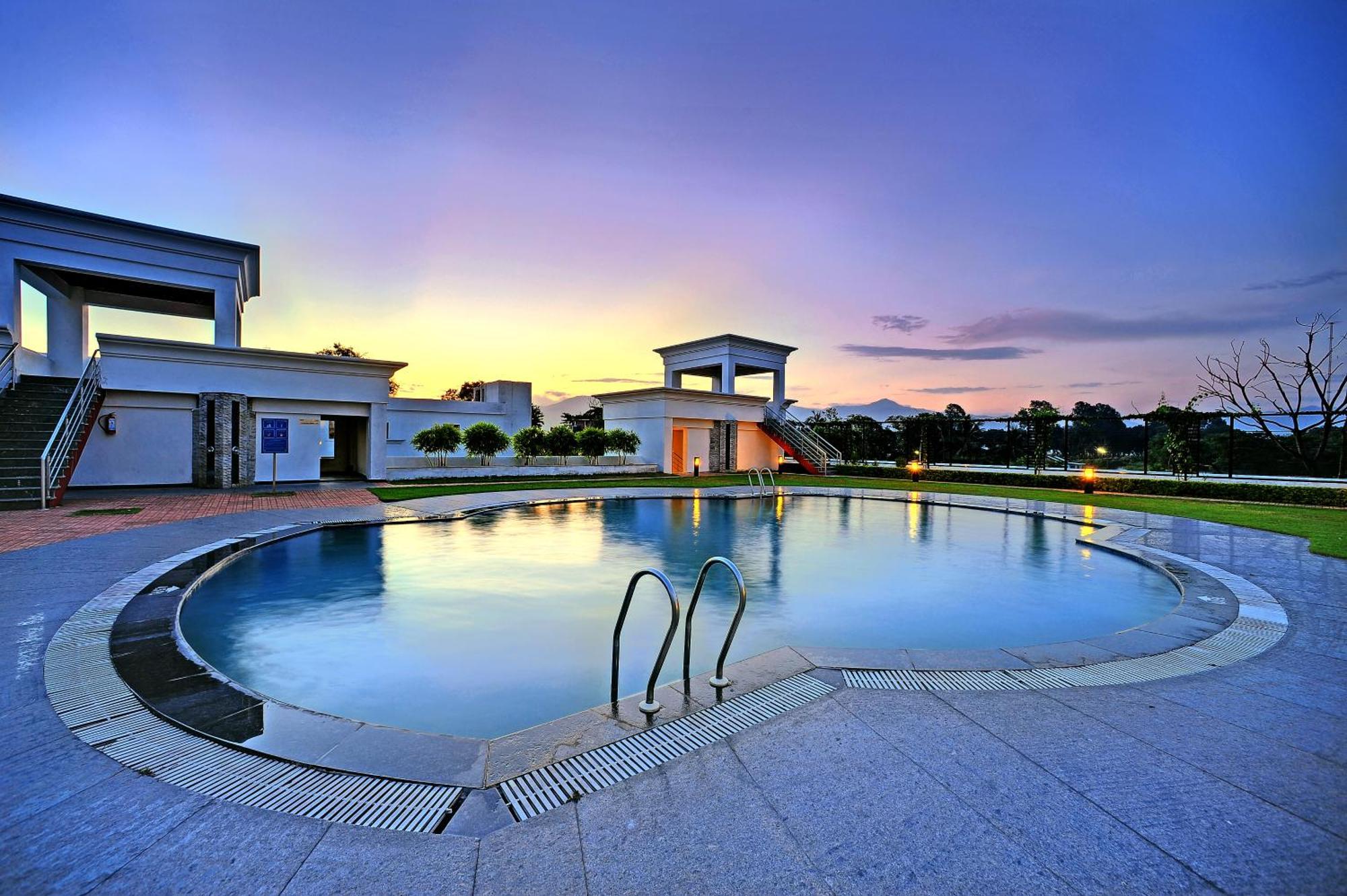 Royal Sarovar Portico Siliguri Exterior foto