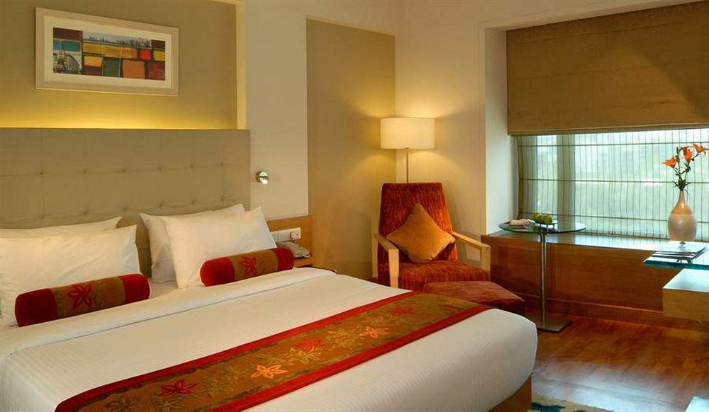 Royal Sarovar Portico Siliguri Exterior foto