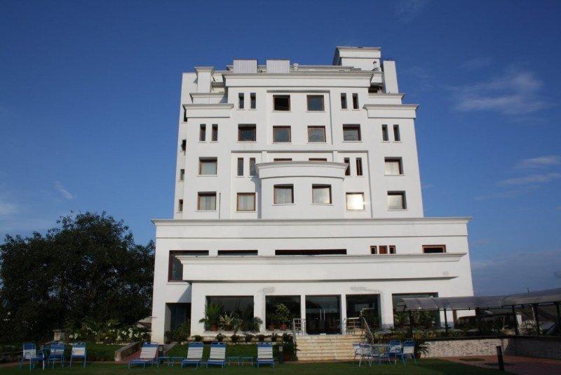 Royal Sarovar Portico Siliguri Exterior foto