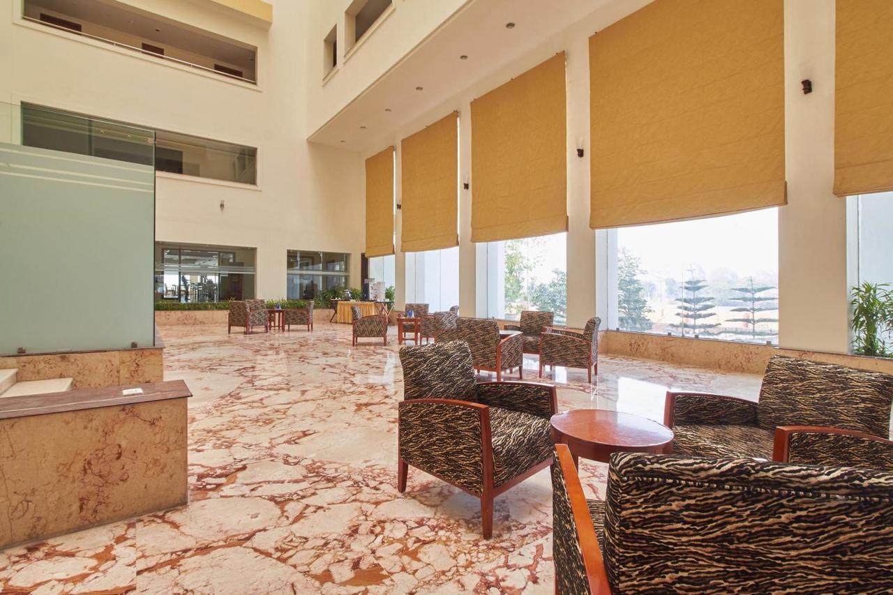 Royal Sarovar Portico Siliguri Exterior foto