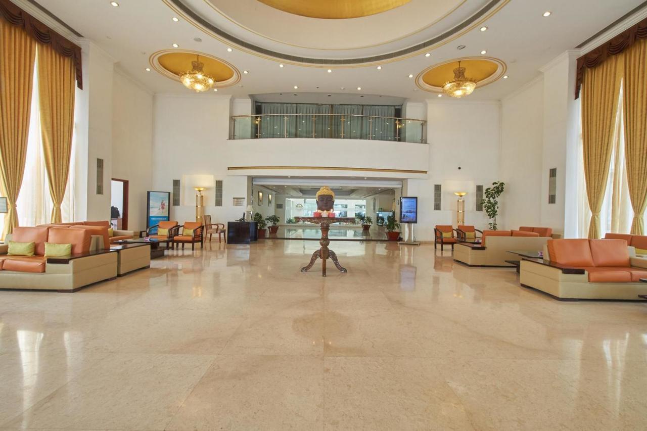 Royal Sarovar Portico Siliguri Exterior foto