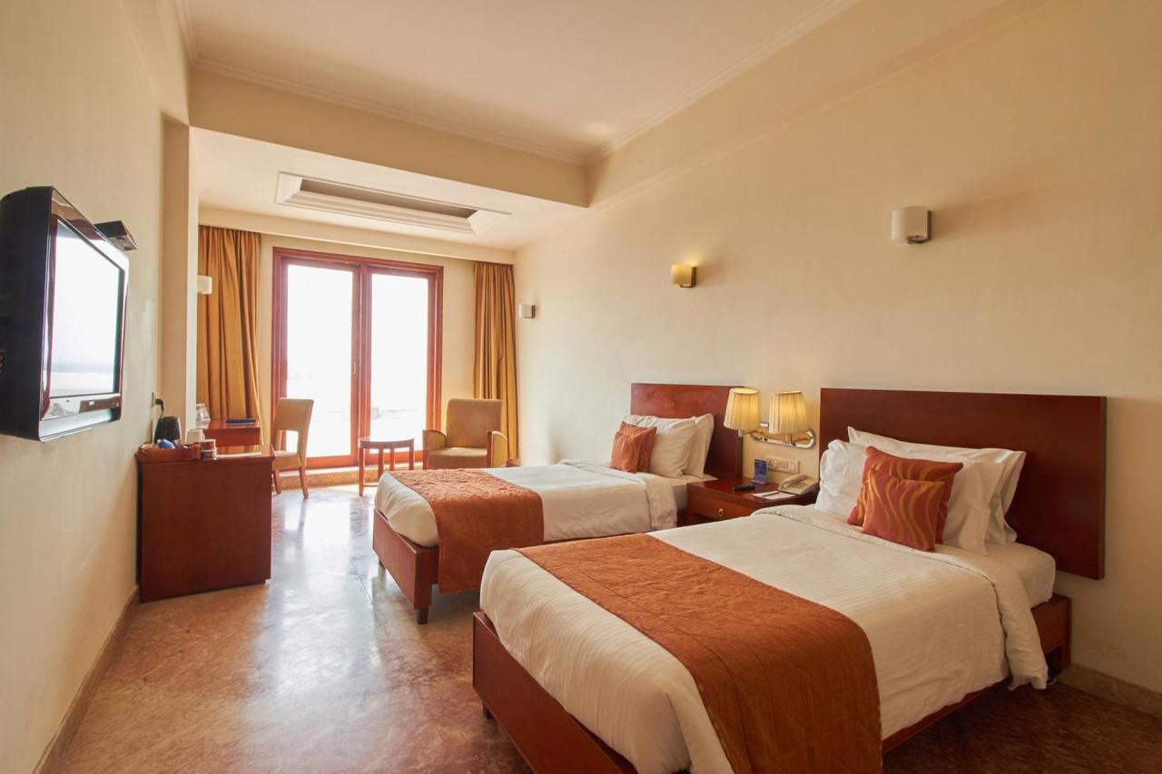 Royal Sarovar Portico Siliguri Exterior foto