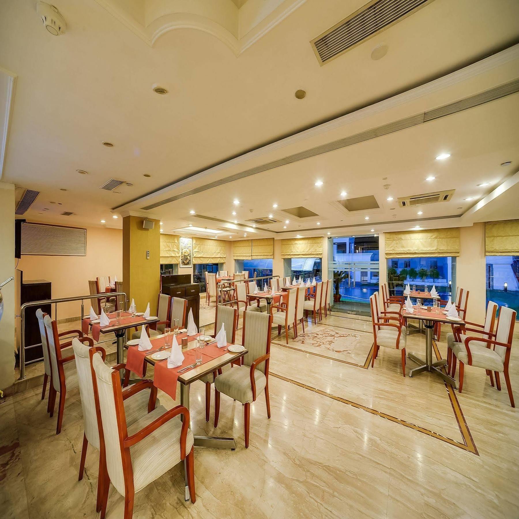 Royal Sarovar Portico Siliguri Exterior foto