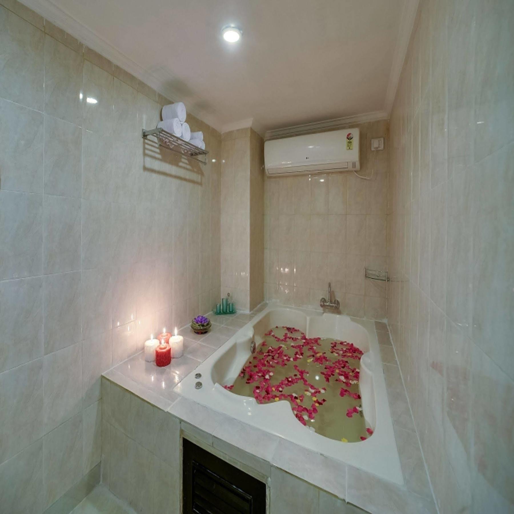 Royal Sarovar Portico Siliguri Exterior foto