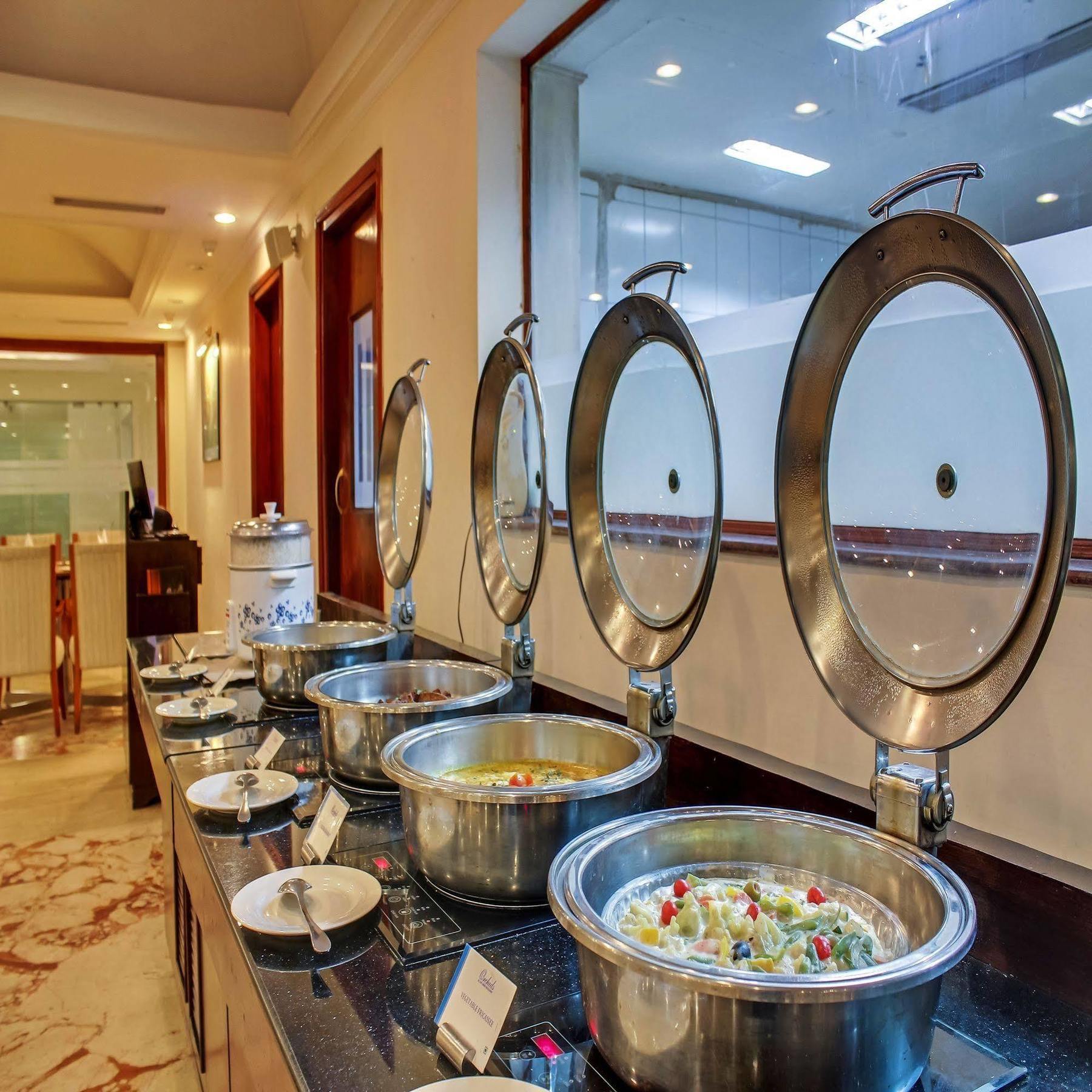 Royal Sarovar Portico Siliguri Exterior foto