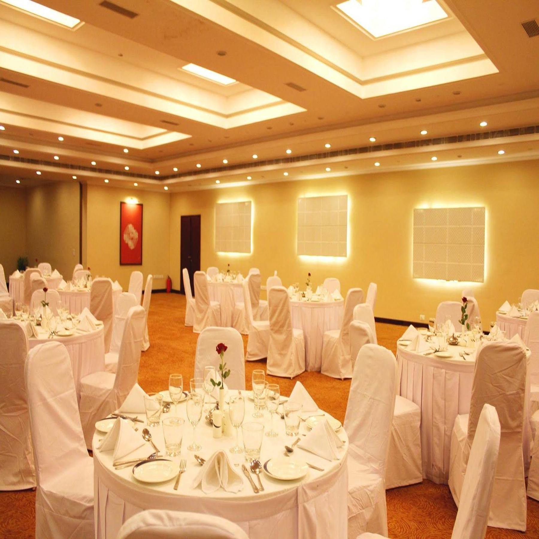 Royal Sarovar Portico Siliguri Exterior foto