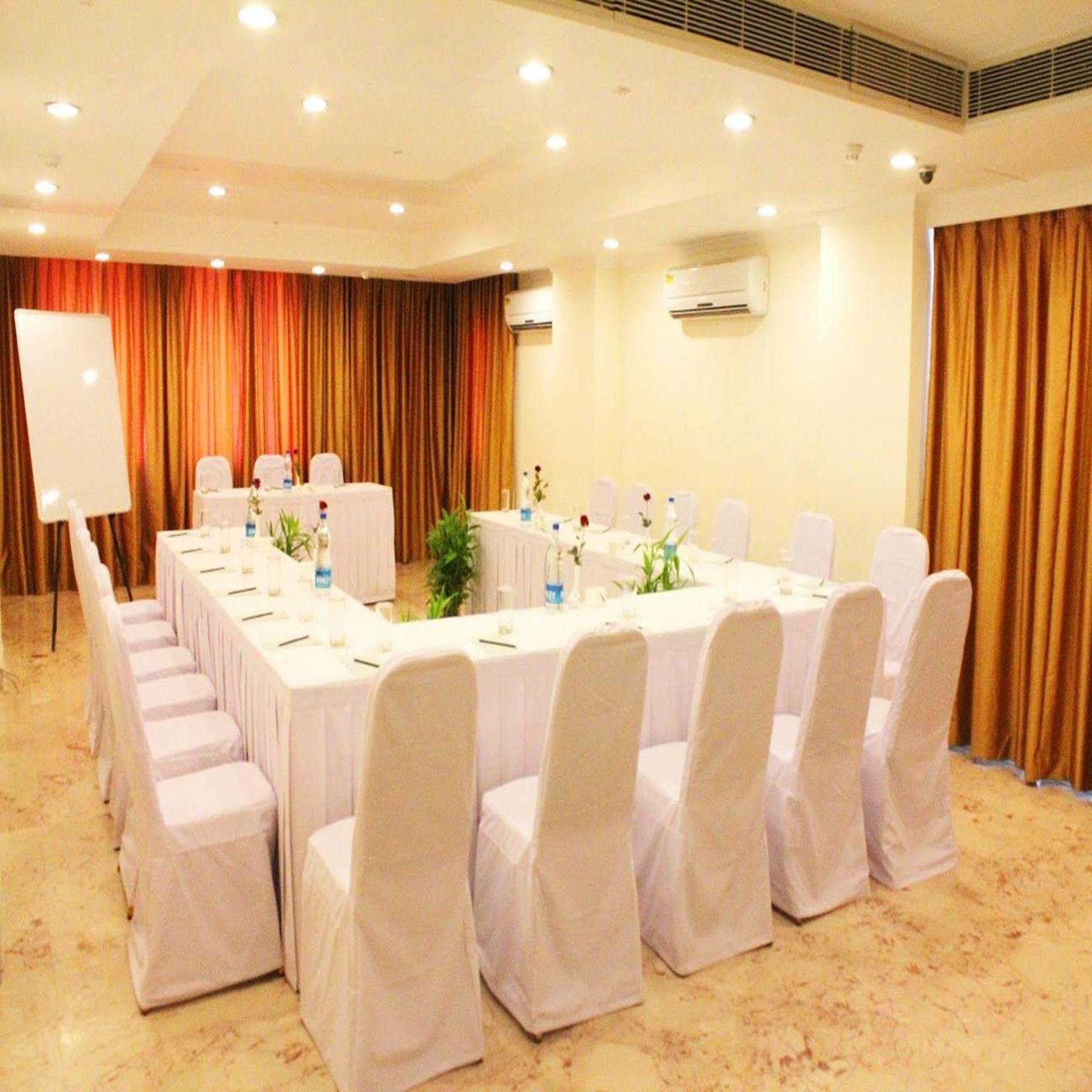 Royal Sarovar Portico Siliguri Exterior foto