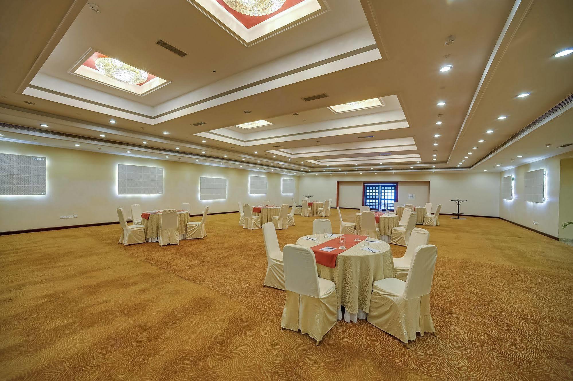 Royal Sarovar Portico Siliguri Exterior foto