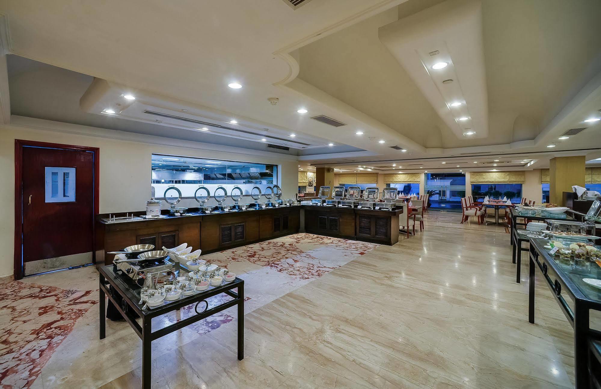 Royal Sarovar Portico Siliguri Exterior foto