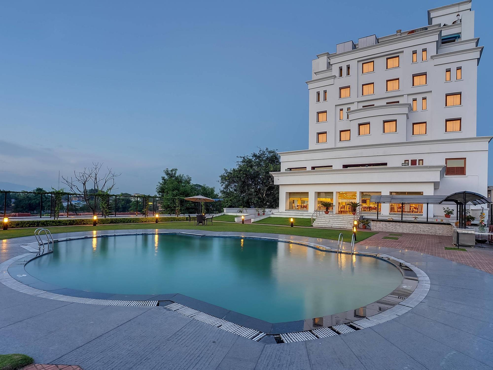 Royal Sarovar Portico Siliguri Exterior foto